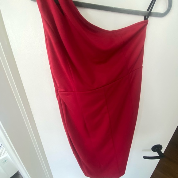 One shoulder red evening dress - Picture 1 of 3